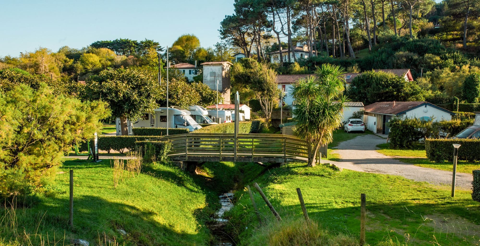 Les emplacements à louer camping la ferme erromardie