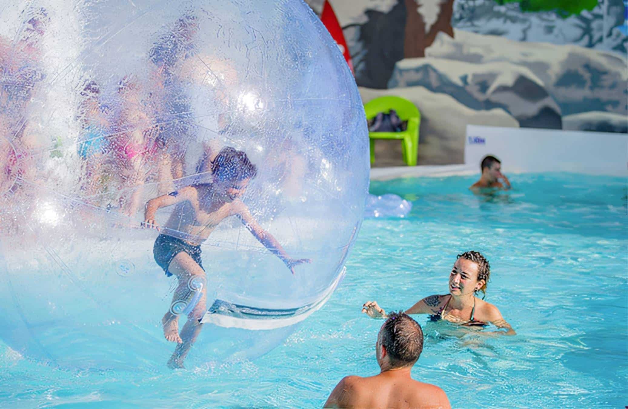 Espace aquatique couvert du camping proche d’Ascain