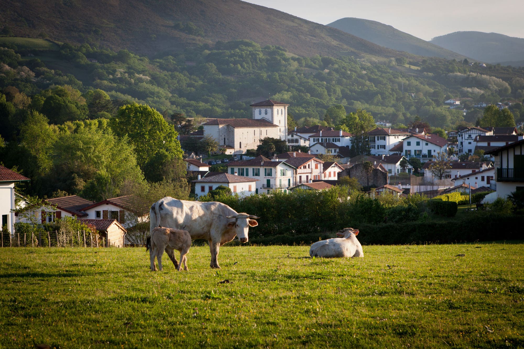 Village d’Ascain au pied de la Rhune, près du camping